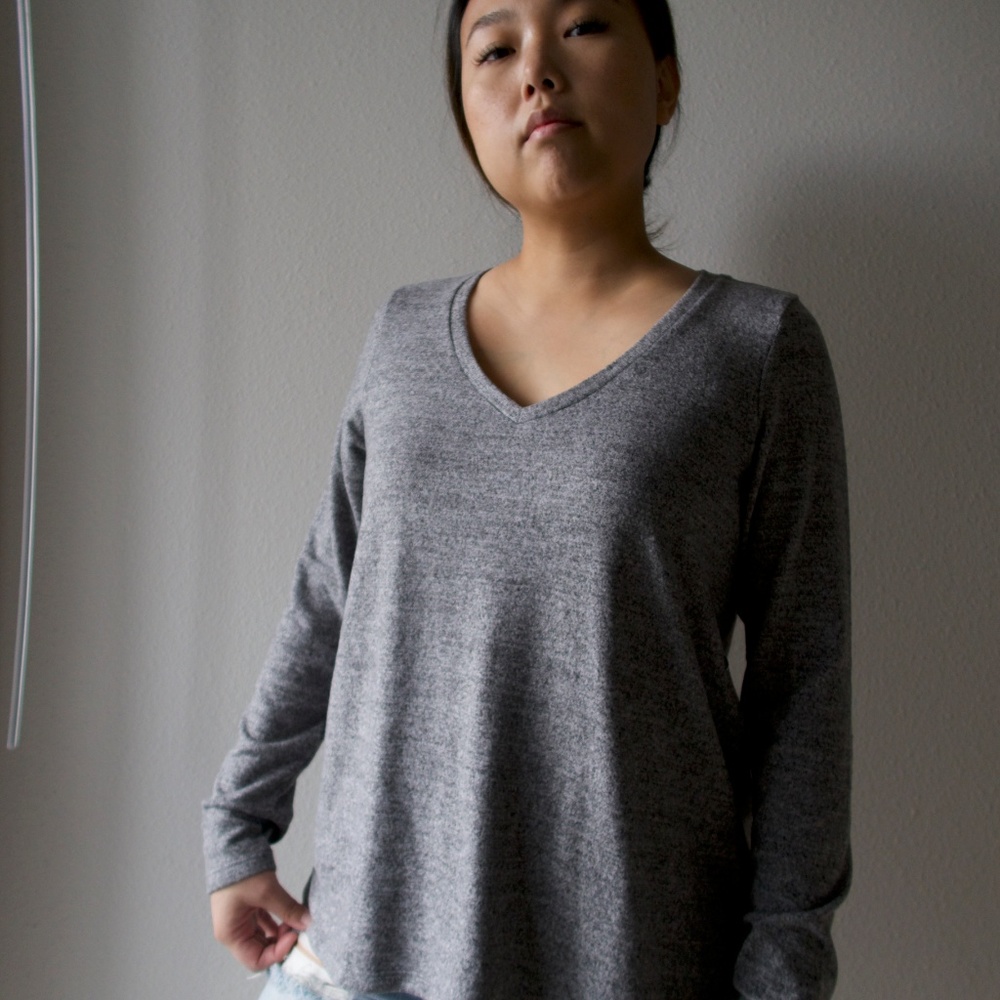 American Eagle V Neck Long Sleeved Sweater